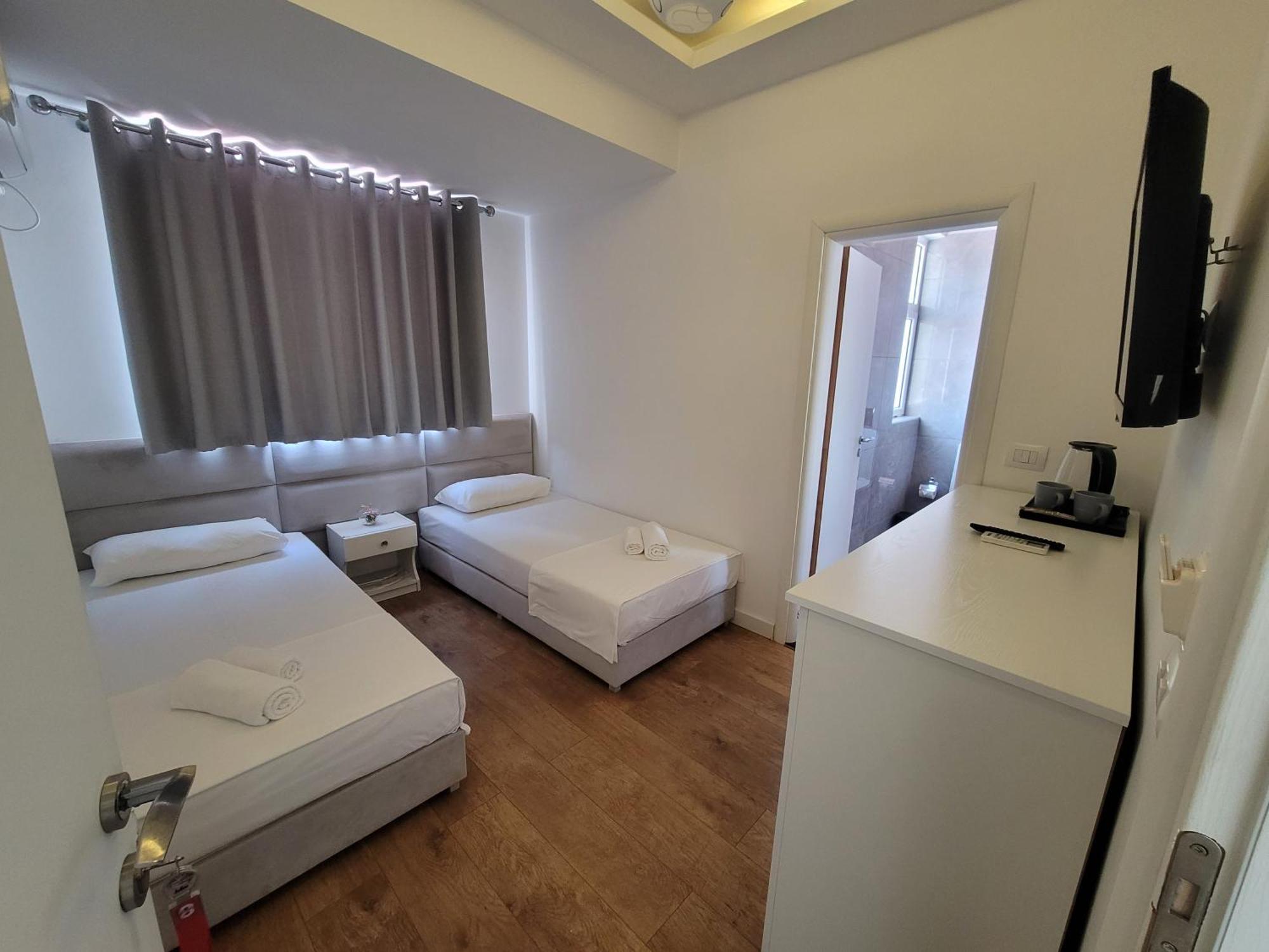 Hotel Myrtai - City Center Саранда Экстерьер фото