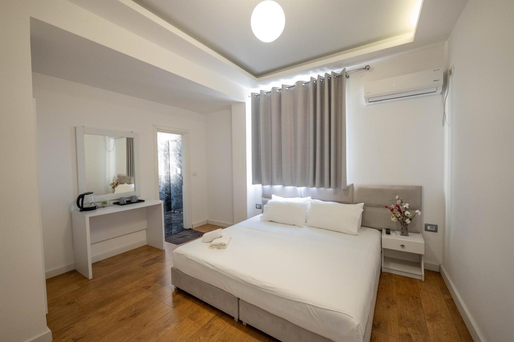 Hotel Myrtai - City Center Саранда Экстерьер фото
