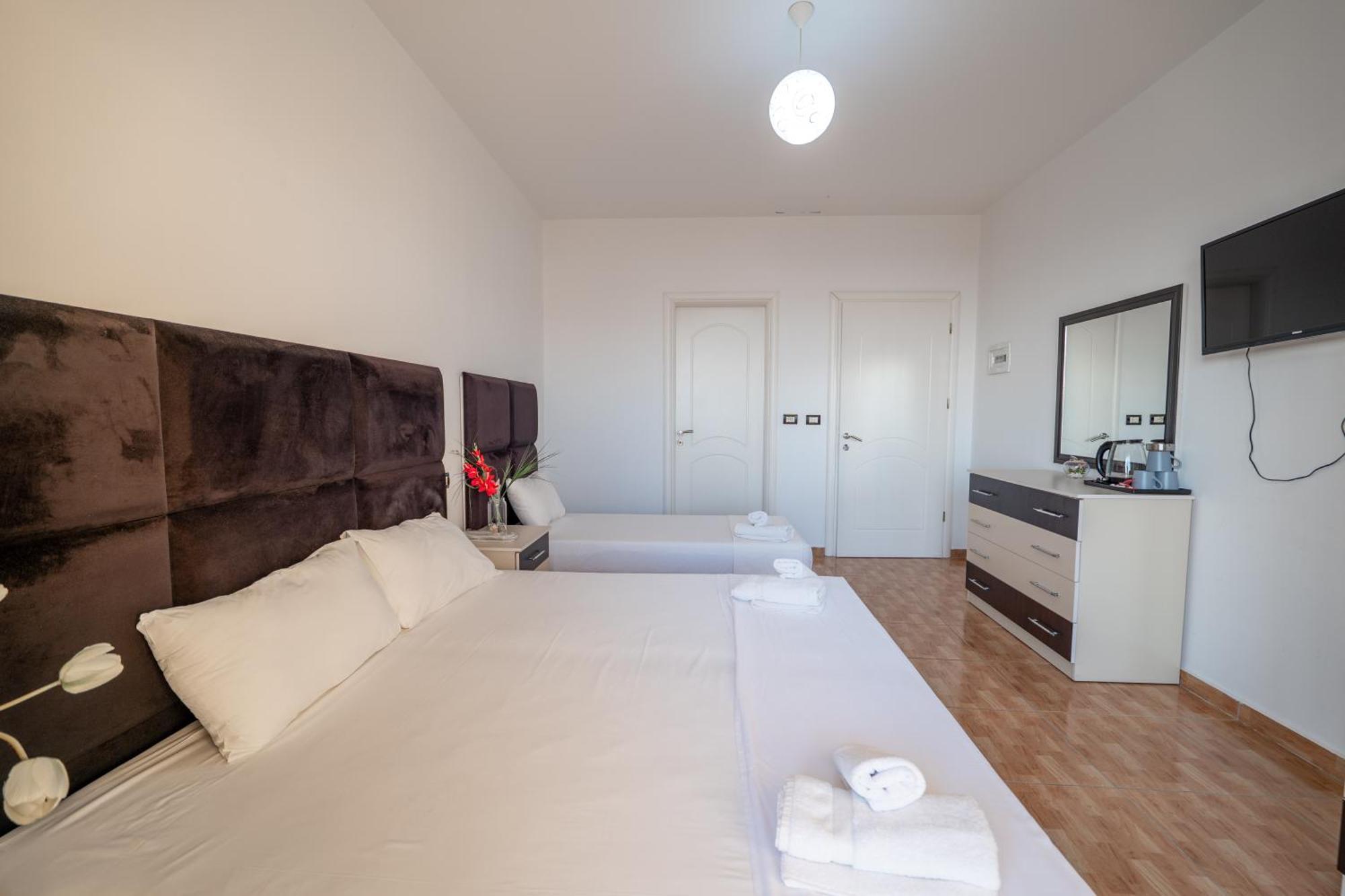 Hotel Myrtai - City Center Саранда Экстерьер фото