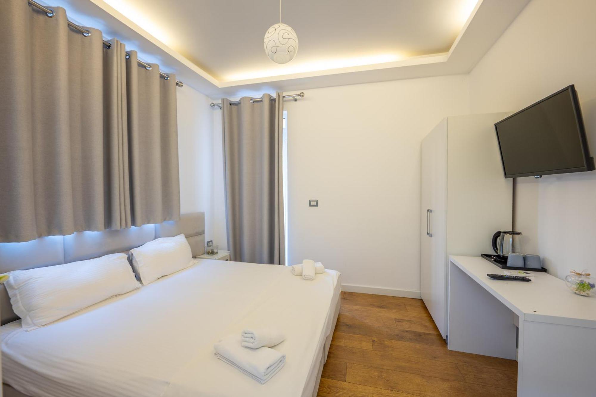 Hotel Myrtai - City Center Саранда Экстерьер фото