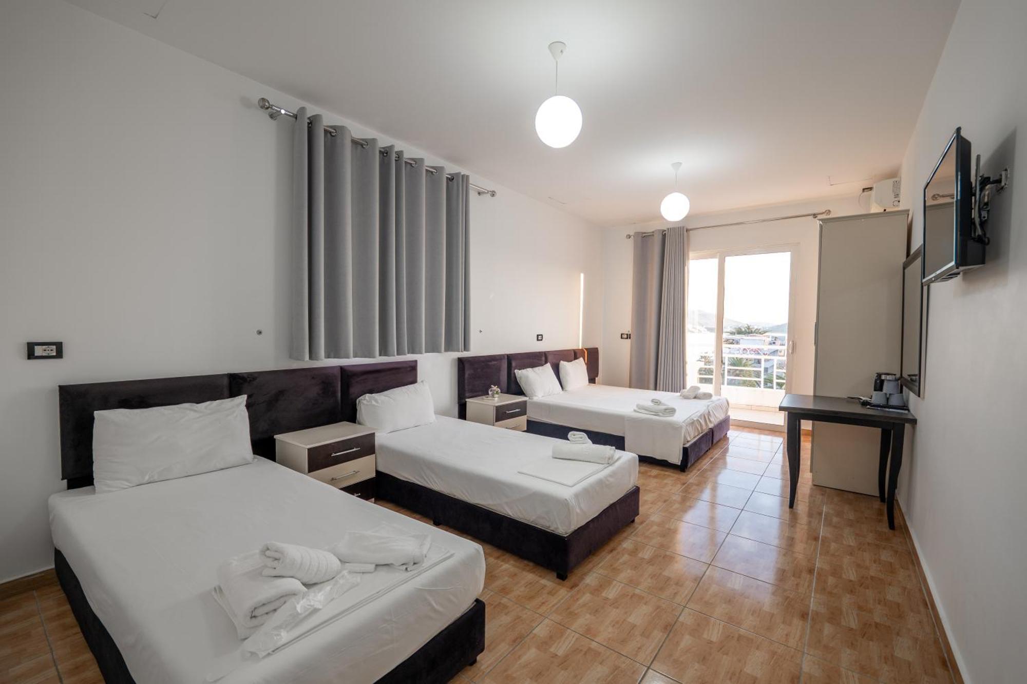 Hotel Myrtai - City Center Саранда Экстерьер фото