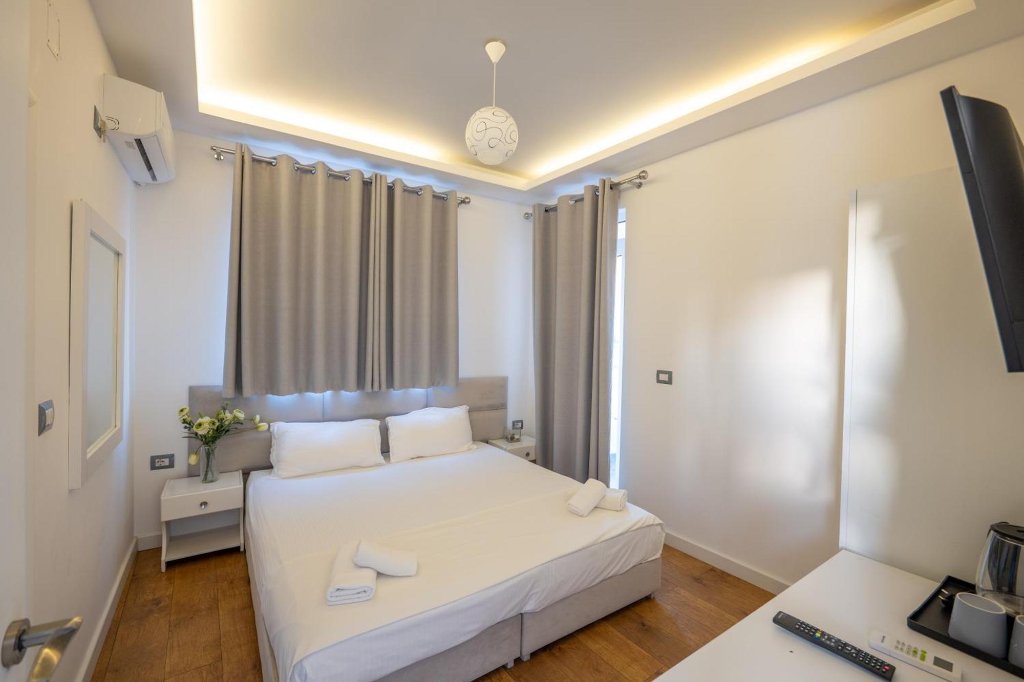 Hotel Myrtai - City Center Саранда Экстерьер фото