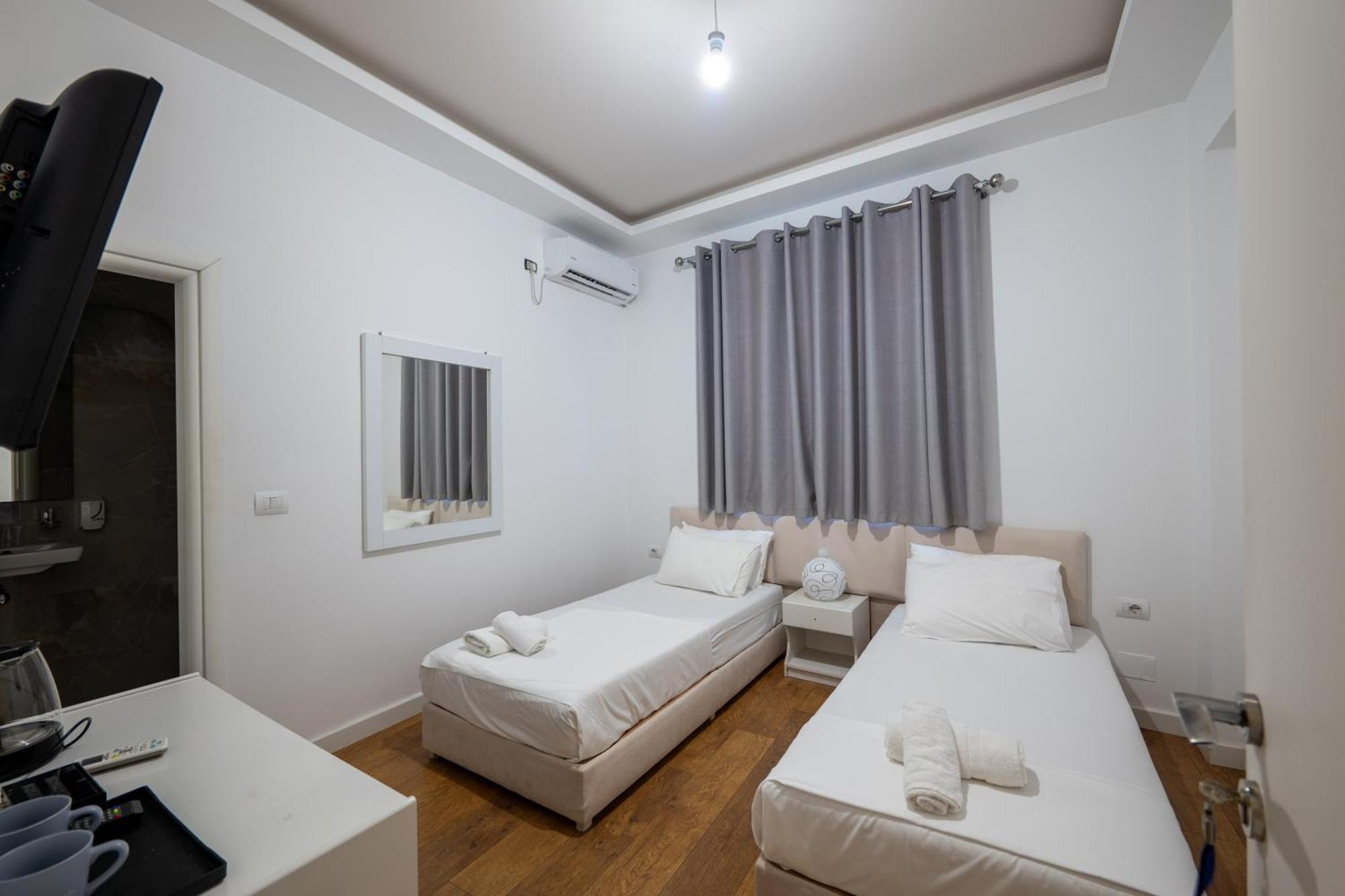 Hotel Myrtai - City Center Саранда Экстерьер фото